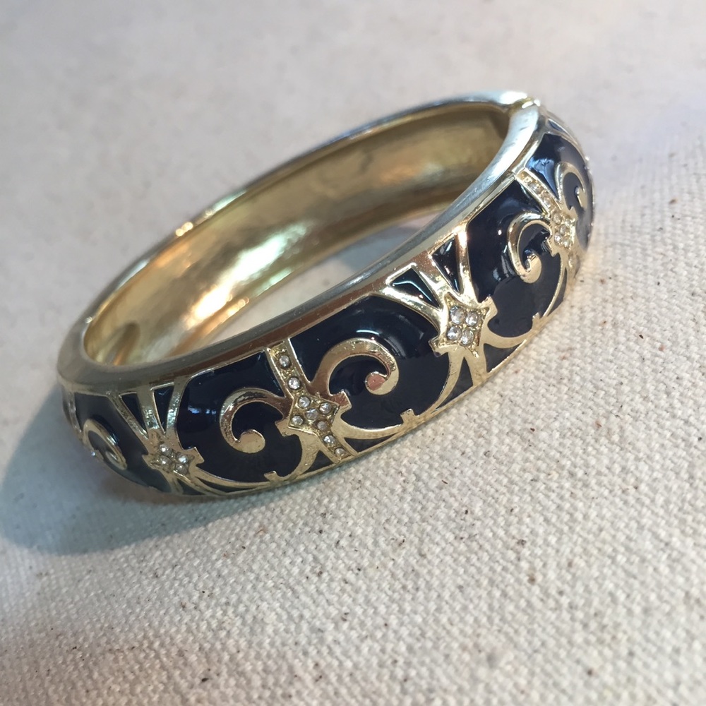 Black enameled hinged bangle
